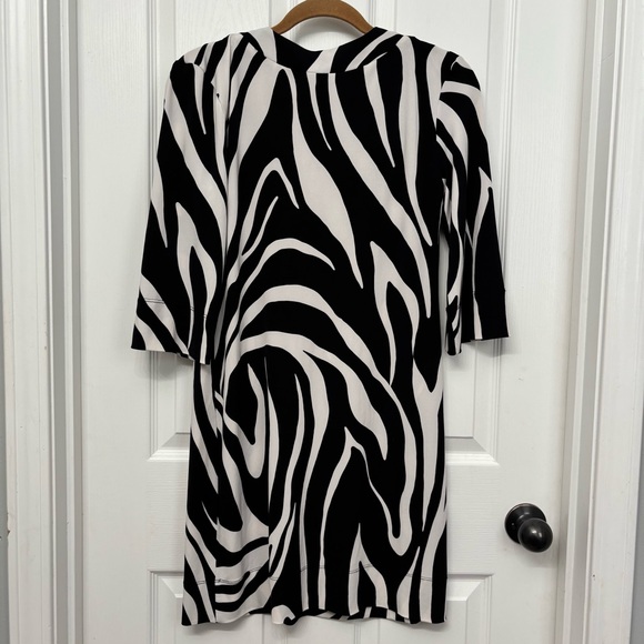 Black & White Abstract Print Shift Dress | Bisou Bisou 8 - Picture 2 of 10